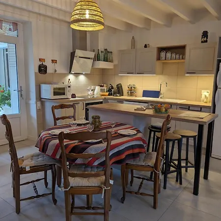 Ancien Moulin Rustique Avec Jardin, Wifi Et Parking, Animaux Acceptes - Fr-1-653-251 Holiday home Saint-Mary (Charente)