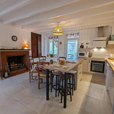 Moulin Authentique Avec Jardin Prive Et Activites Pour Familles Et Amis En Bord De Riviere - Fr-1-653-251 Holiday home Saint-Mard (Charente-Maritime)